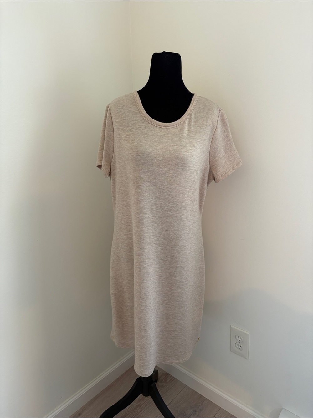 Calvin Klein Short-Sleeve Knit Dress in Light Taupe Very comfortable dress.